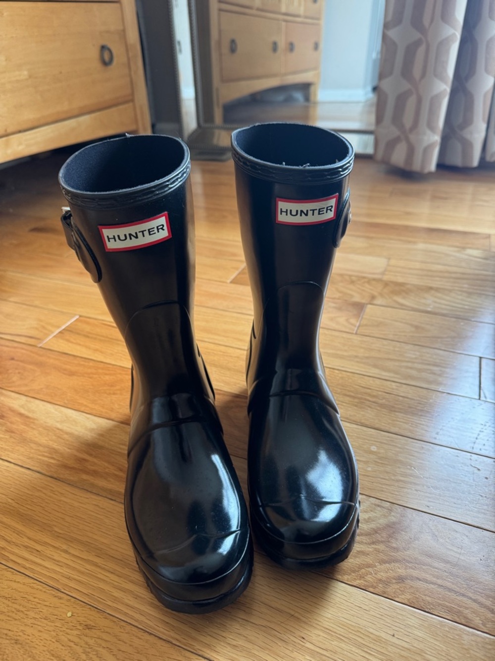 Hunter Women’s Original Short Gloss Rain Boots - Picture 2 of 7